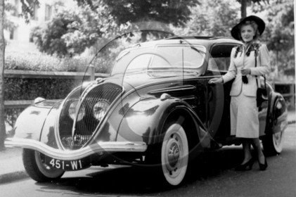 AU 1569 Peugeot 402 coach concours d'élégance    d'après photo .jpg