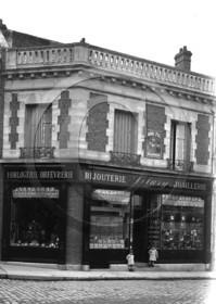 vi  895 Ham bijouterie Delury dpt 80.jpg