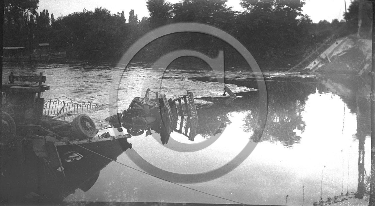 vi  236 St Denis de Pile pont écroulé en 1931.jpg