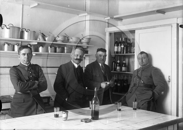 Treves magasin central des cooperatives generales armee du Rhin cuisine groupe    Allemagne.jpg