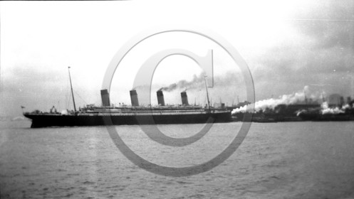 BA 602 paquebot quatres cheminees .jpg