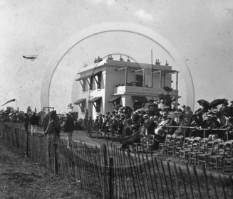 avi 282 alger les trunes d'honneur 20-6-26.jpg