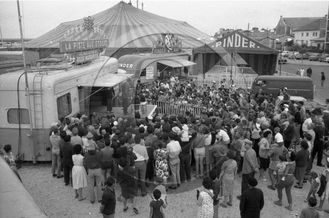 FO-CIRQUE  88 Pinder Arcachon .jpg