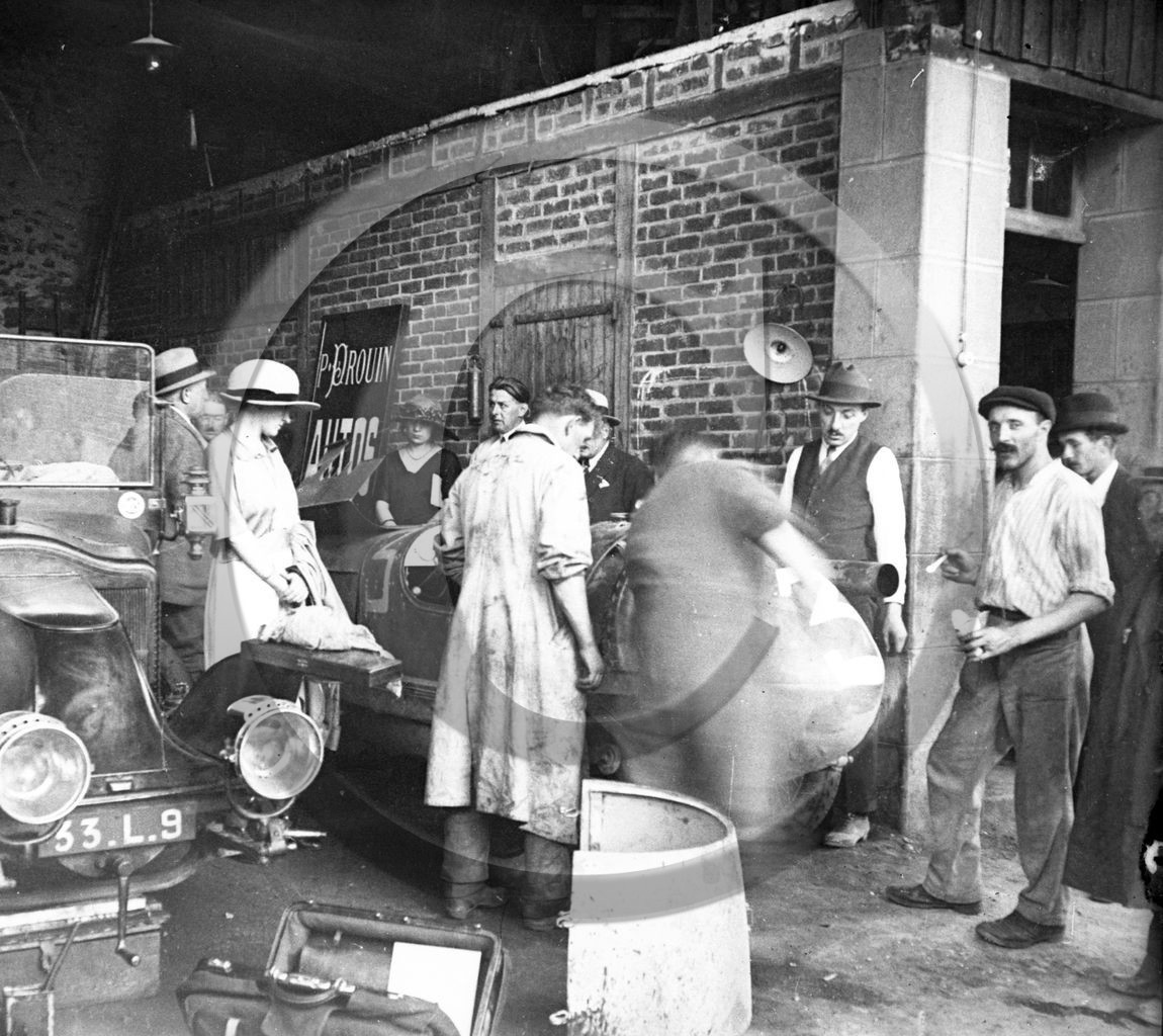 AUC 9   garage avec Clément Bayard 33L9  .jpg