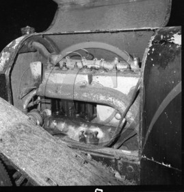 AU 675 Peugeot 1913 moteur .jpg