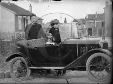 AU 884 Peugeot quadrilette .jpg