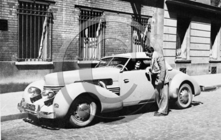 AU 2292 Cord 812 cabriolet 1937 .jpg