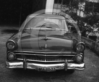 AU 457 Ford Fairlane berline 4 portes 1955 .jpg