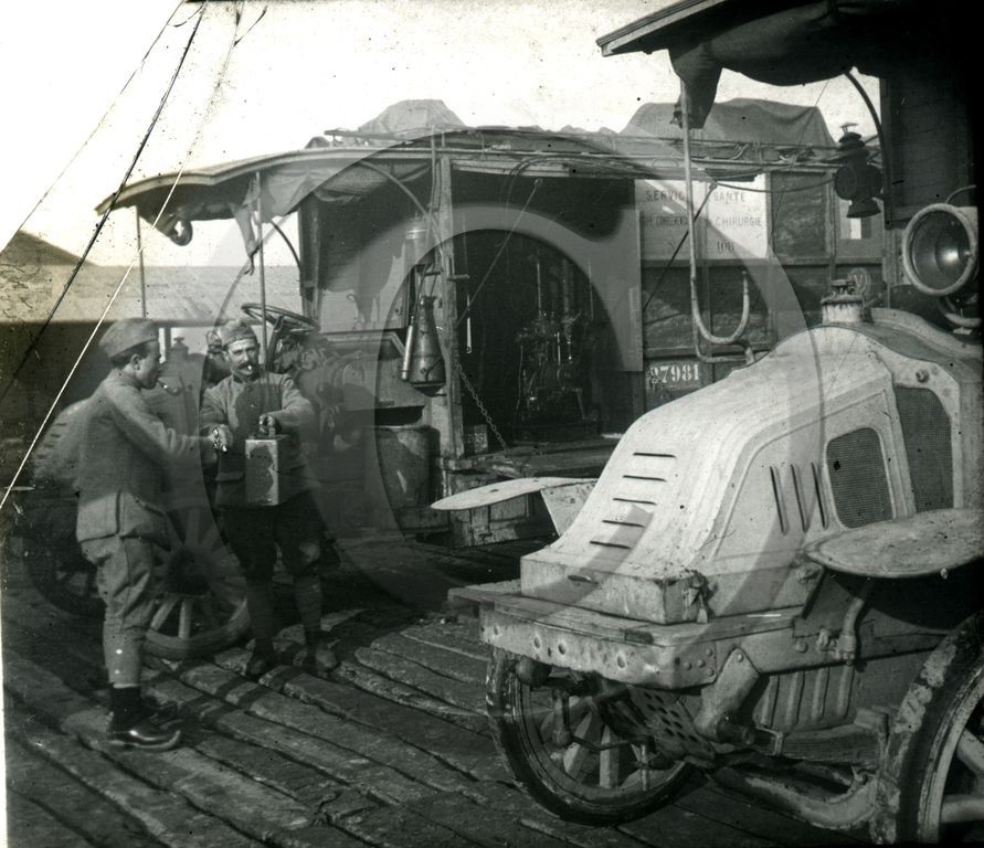 AU 4257 Renault camion guerre 14-18  .jpg