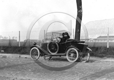 AU 890 Peugeot quadrilette .jpg