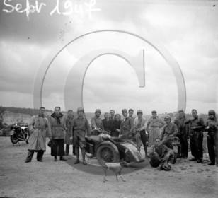 mov moto et groupe de motars septembre 1947 .jpg