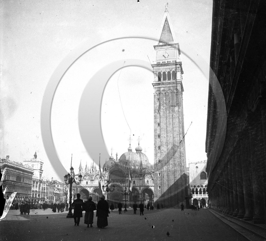 Venise campanile saint Marc place saint Marc  Italie.jpg