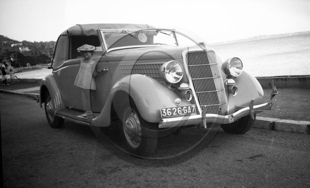 AU 4613 Ford V8 48 cabriolet Janer .jpg