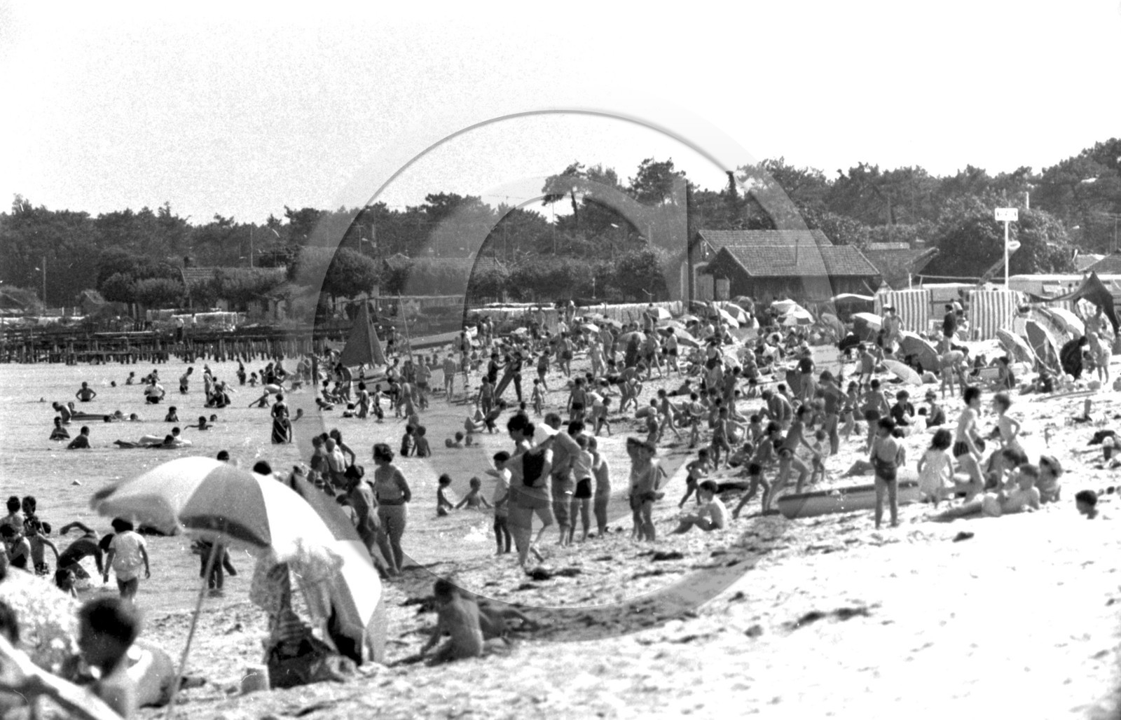 5 club de plage coté Ferret  8-7-67 .jpg