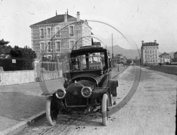 AU 4130  Motobloc Bordeaux.jpg