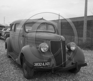 AU 1247 Ford V8 coach 2 portes 1936 .jpg