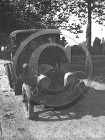 AU 3586  ancetre .jpg