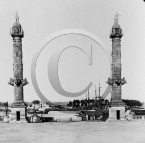 BX 12 Bordeaux colonnes rostrales .jpg