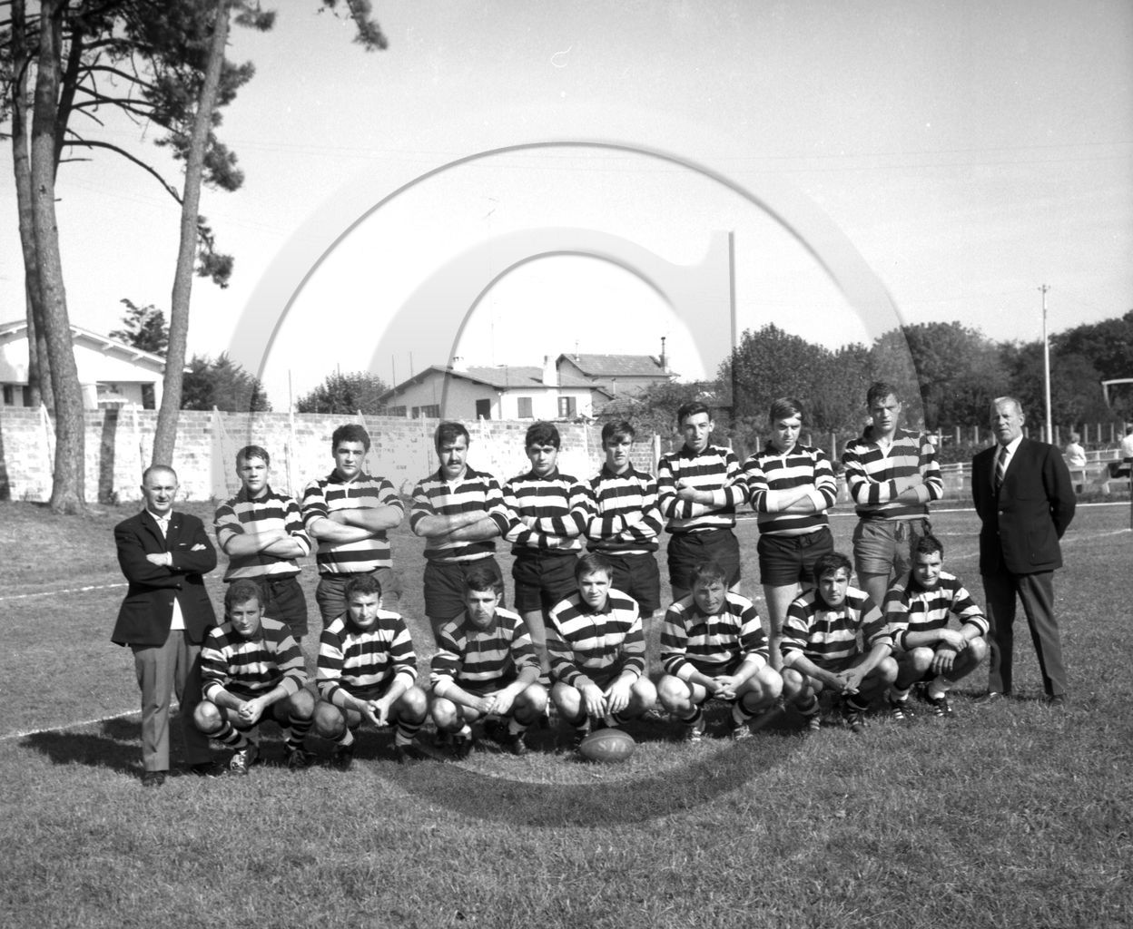 serie annee inconnue - 9 - rugby equipe .jpg