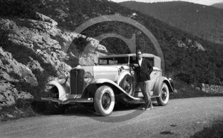 AU 330 Auburn 8-100 a phaeton sedan 1932 .jpg