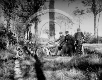 MOV 56 groupe motos eclesiastique.jpg