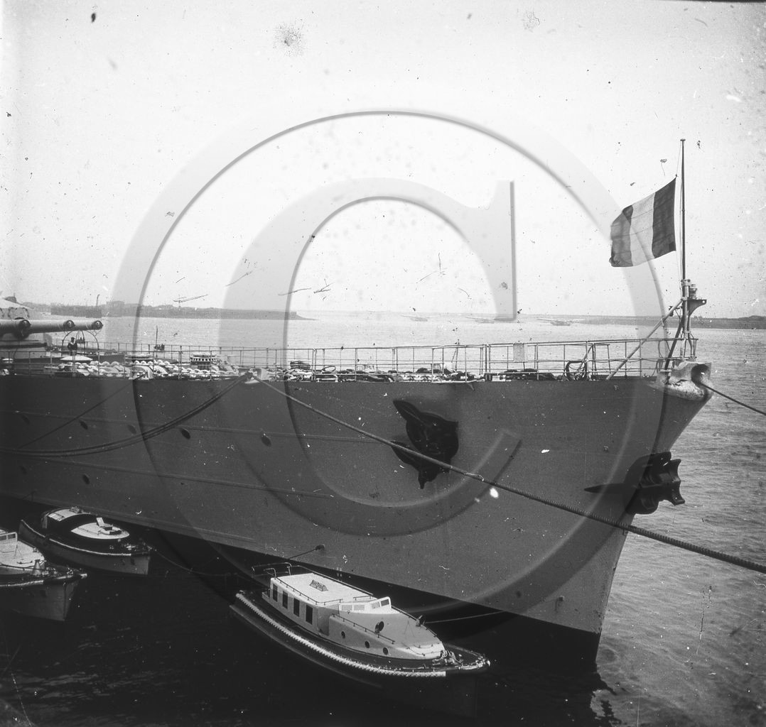 BA 1464 partielle proue et annexes guerre .jpg