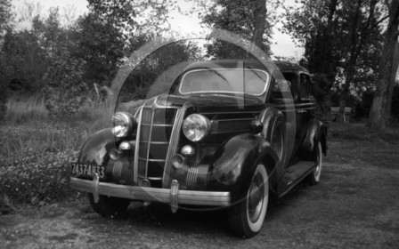 AU 434 Chrysler 6 airstream 1935 .jpg