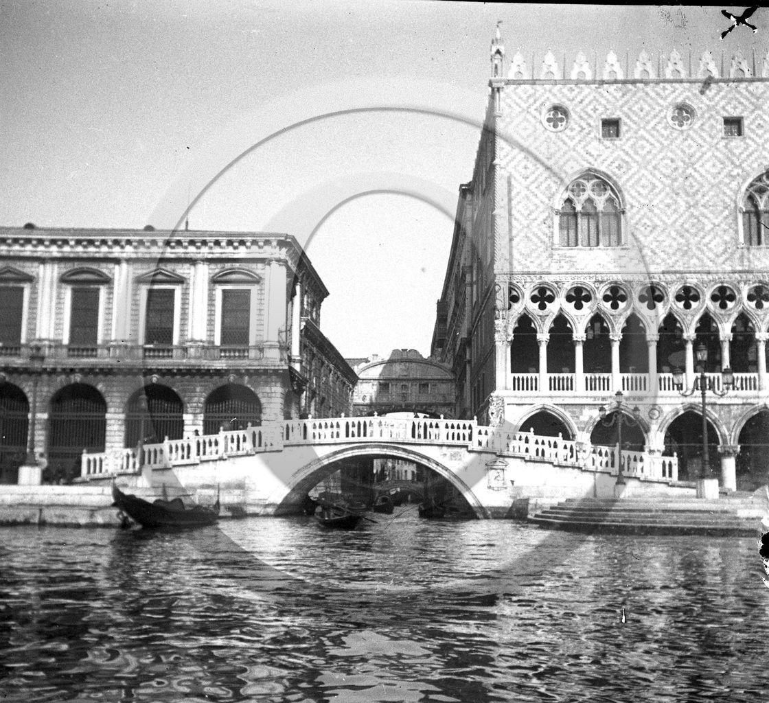 Venise ponte della Paglia  Italie .jpg