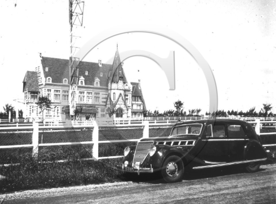 AU 3863 Renault Radio normandie Yvetot juillet 1939.jpg