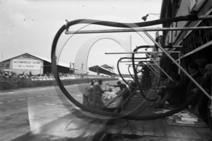 AU 2487 Darl Mat  26 au ravitaillement.jpg