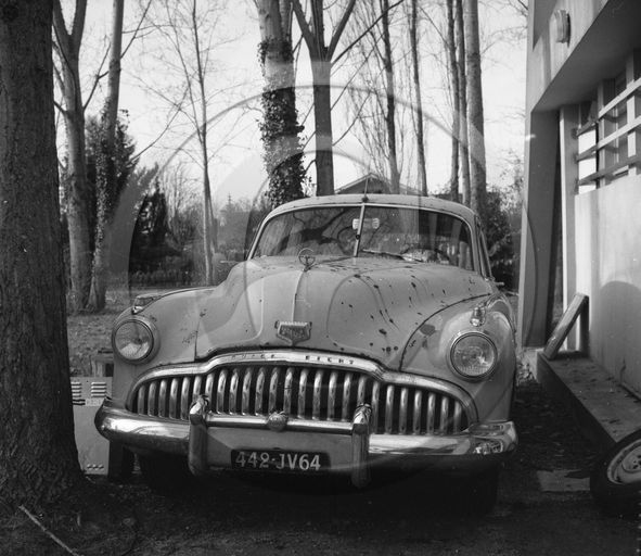 AU 354 Buick roadmaster berline 4 portes 1949 .jpg
