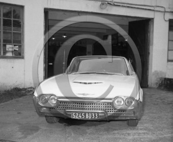 AU 470 Ford T- bird 1964 .jpg