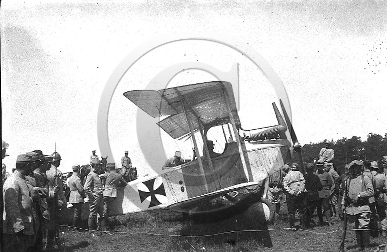 avi 93 prise de guerre aviatik.jpg