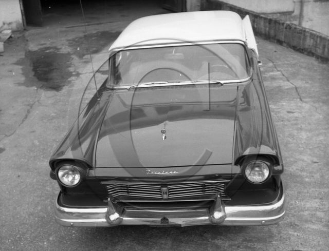 AU 462 Ford fairlane V 8  sedan 1957 .jpg