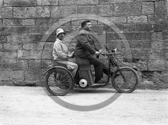 MOV 100 peu etre tricycle De Dion  .jpg