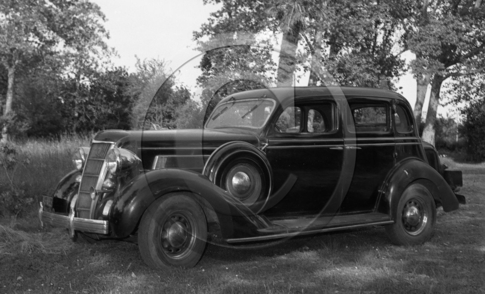 AU 436 Chrysler 6 airstream 1935 .jpg