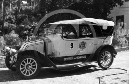 AU 1037 Renault torpedo Tour de France 1985 .jpg