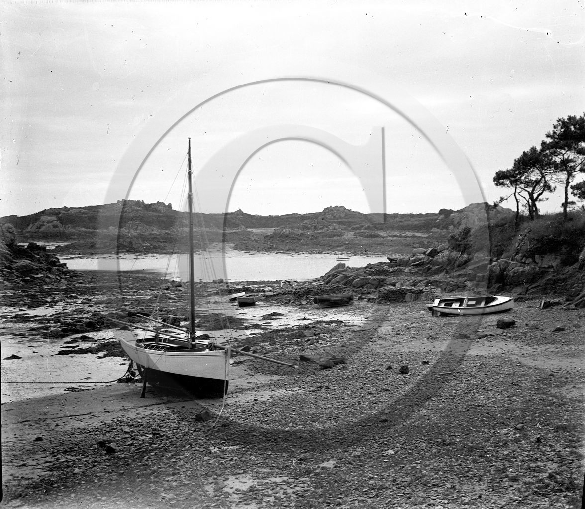 BA 395 Bretagne nord sloop bequille .jpg