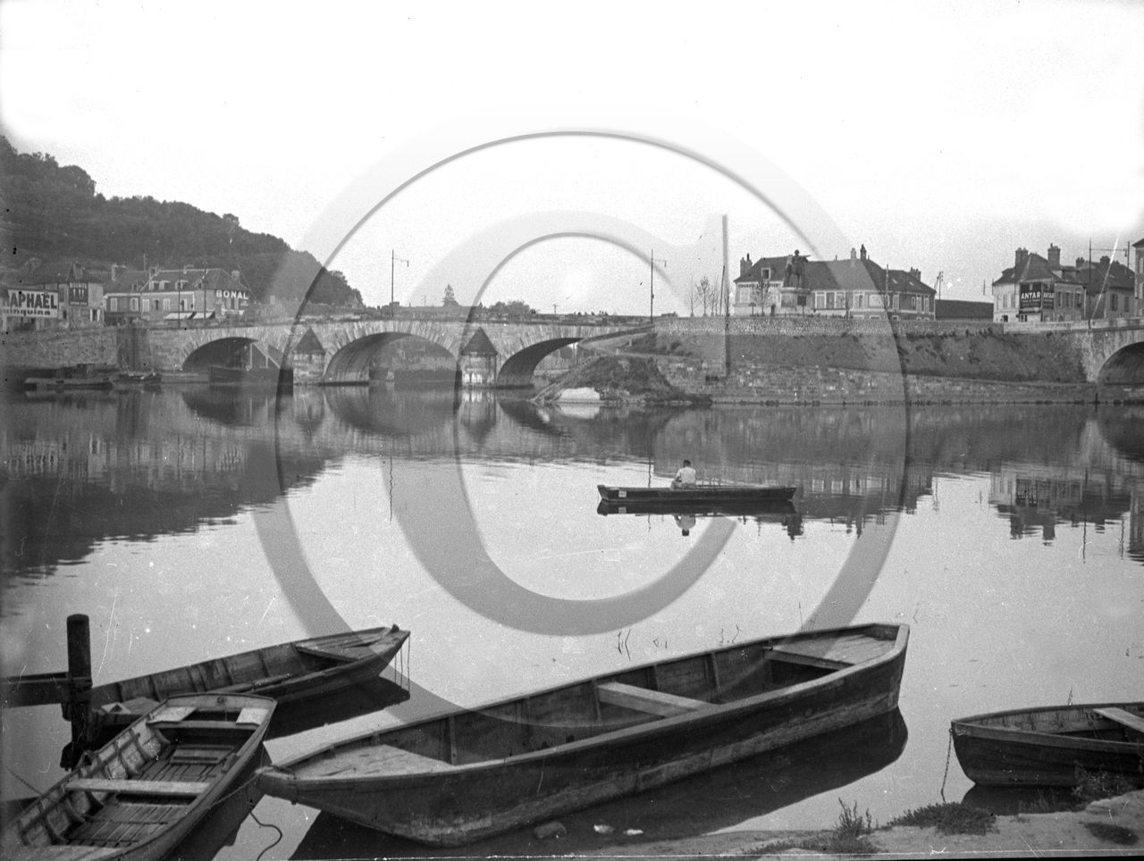 BA 1066 Montereau Fault confluent de la seine et de lYonne.jpg