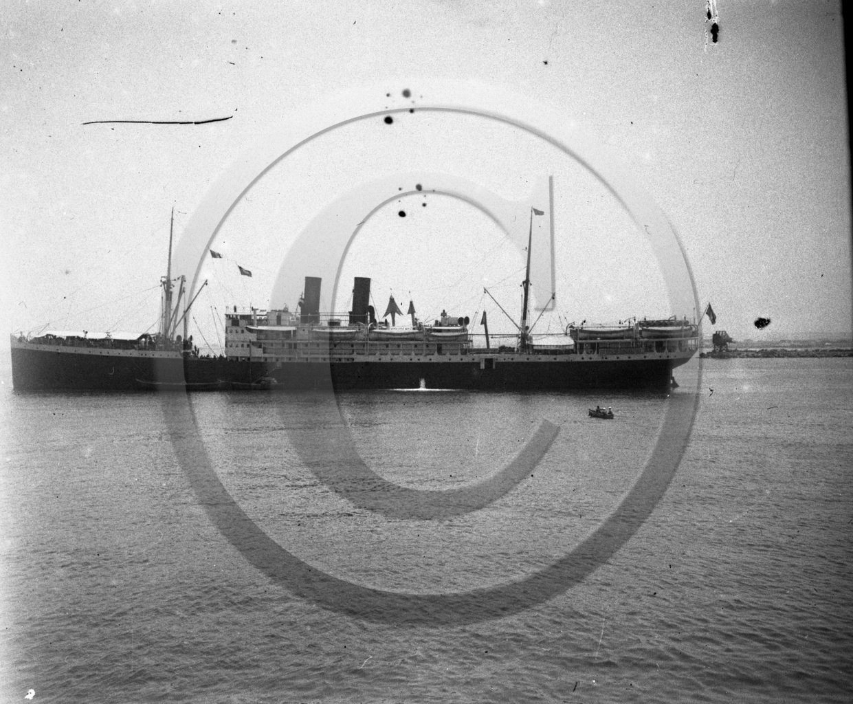 BA 719 paquebot 2 cheminees .jpg