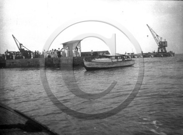 BA 211 vedette de lamanage personnages en costumes coloniaux .jpg