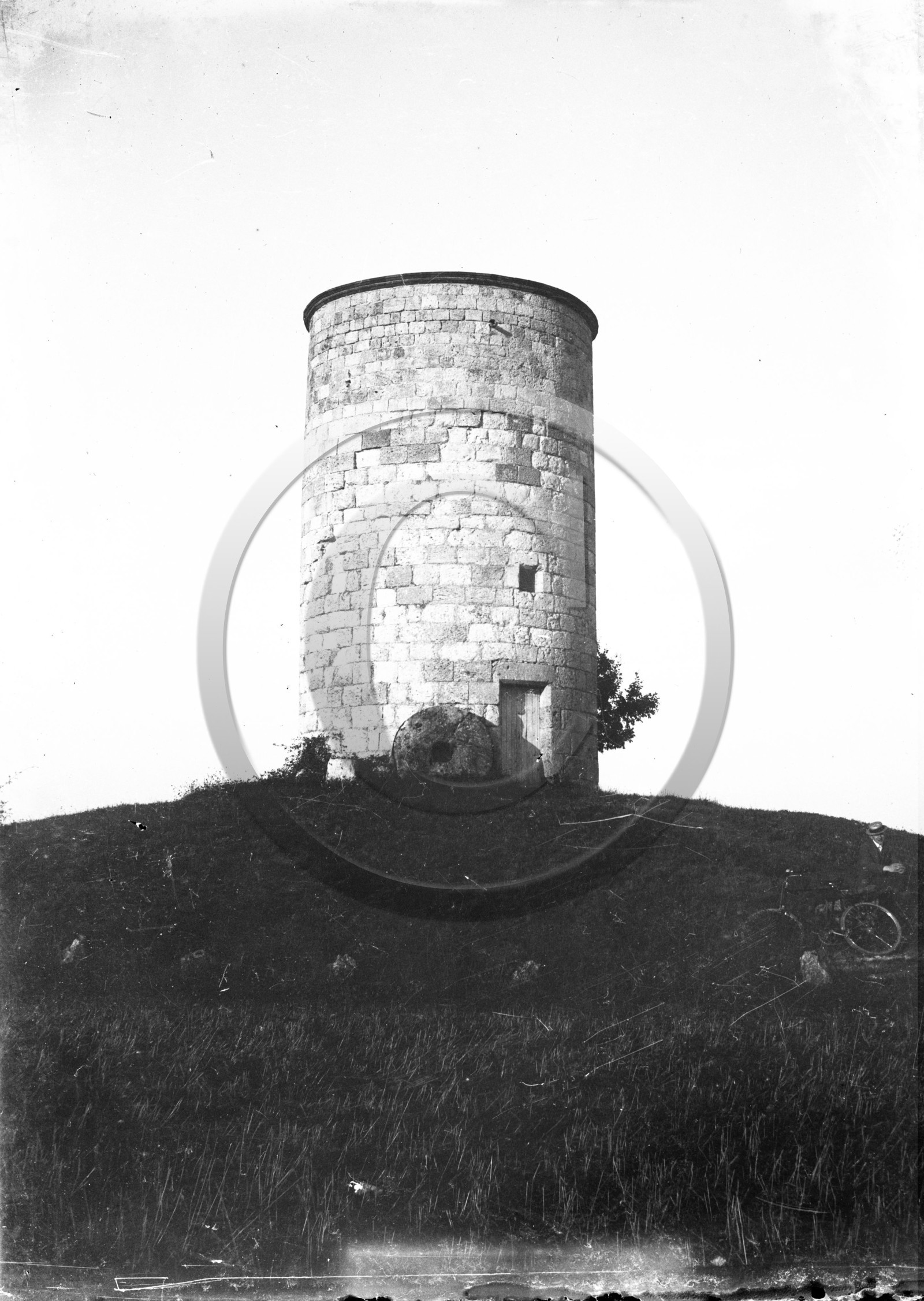 AG 753 moulin ou tour   .jpg