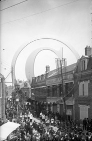 vi  887 Ham fete religieuse rue du général Foy dpt 80  - Copie.jpg