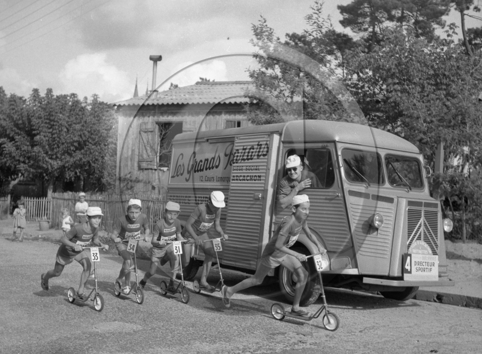 AUU 142 Citroen HY Aout 1964  .jpg