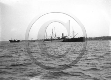 arc 4525 vapeur norvegien SPURT- steam yacht - ponton charbonnier a gauche .jpg