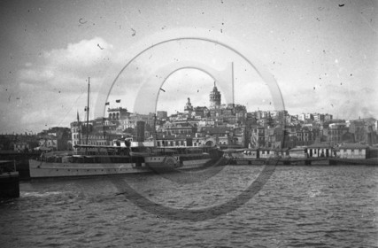 BA 18 grand bateau a aubes Bosphore Constantinople Turquie .jpg