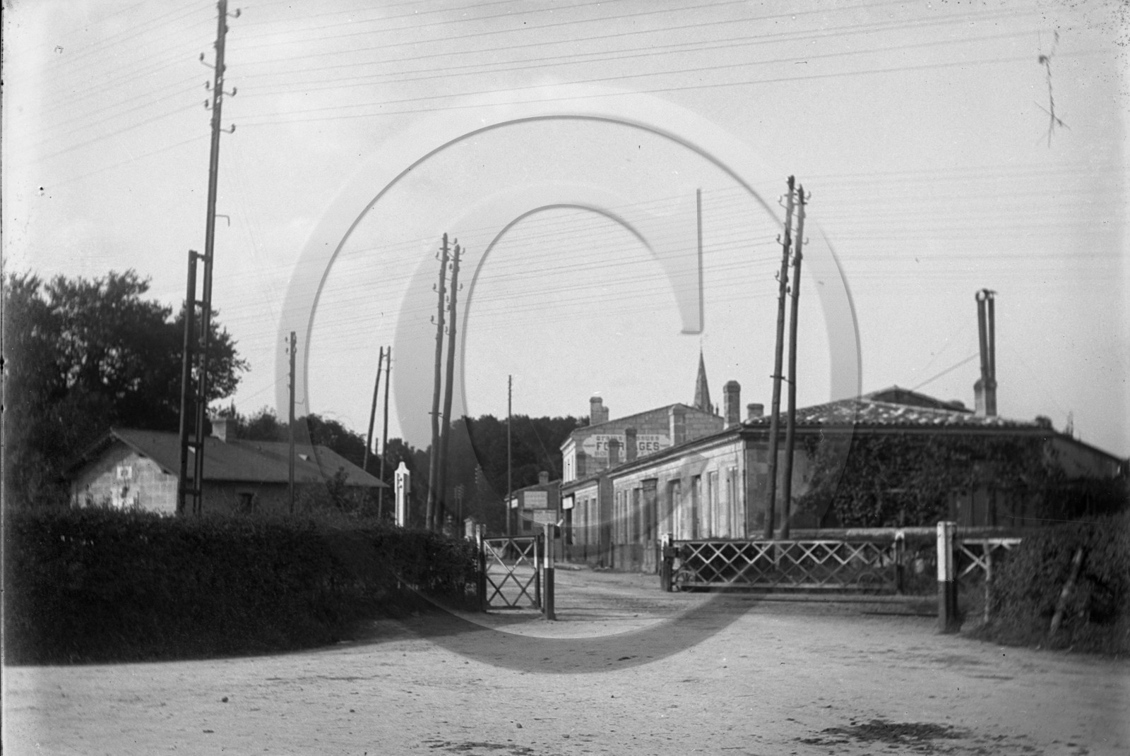 vi  1595  Portets le passage à niveau dpt 33.jpg