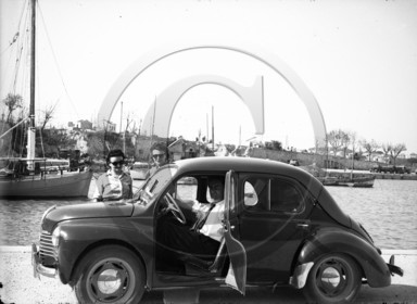 AU 3553 Renault 4cv premier modele 1948 .jpg