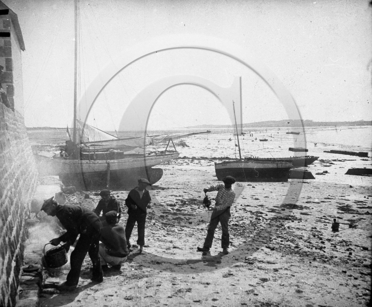 BA 423 golfe du Morbihan ou vers Quiberon pêcheur faisant la cotriade .jpg