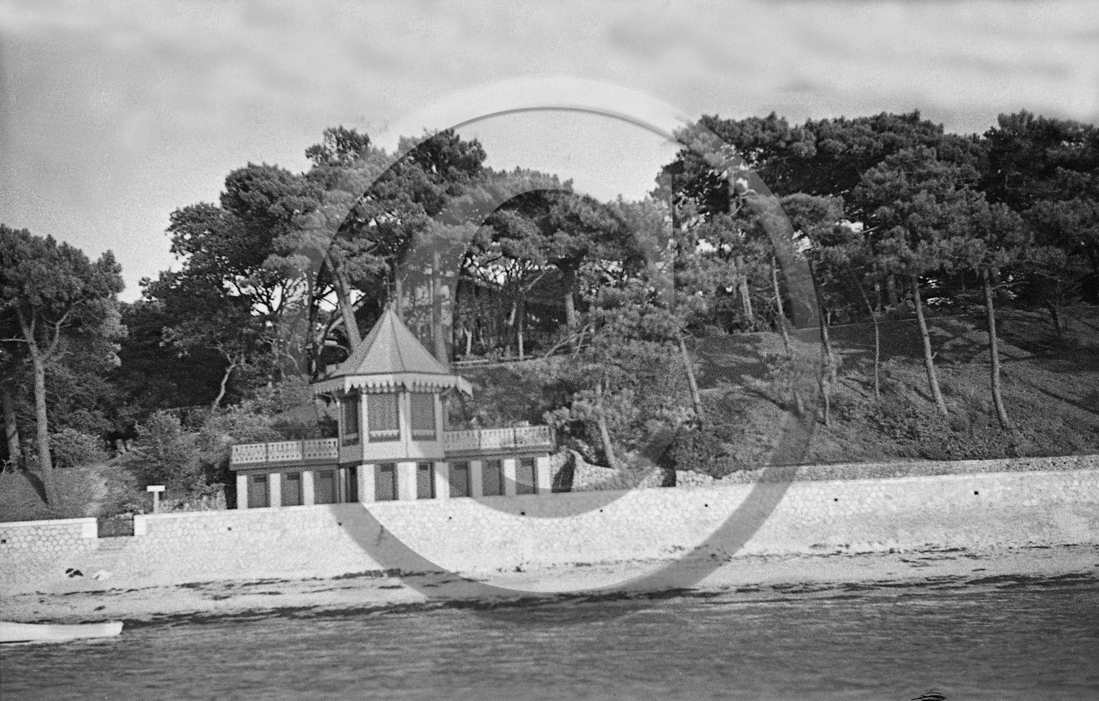 arc 4212 cabine de bain villa pereire.jpg